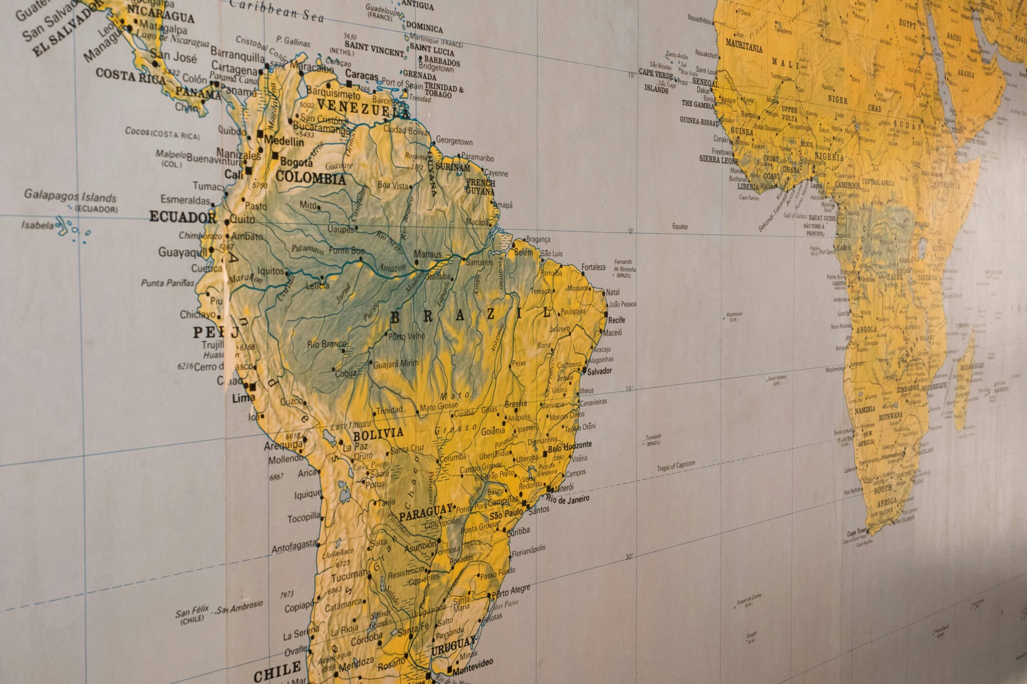 C贸mo contratar talento en Colombia desde el extranjero: tres estructuras legales que las empresas internacionales deben conocer Close-up of a vintage-style map highlighting South America and parts of Africa.