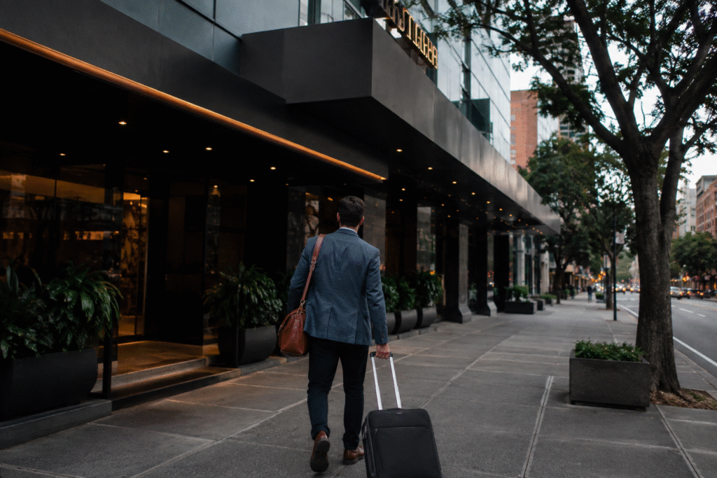 Man arriving at Bogotá hotel